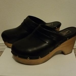 Super nice Aldo heeled clogs